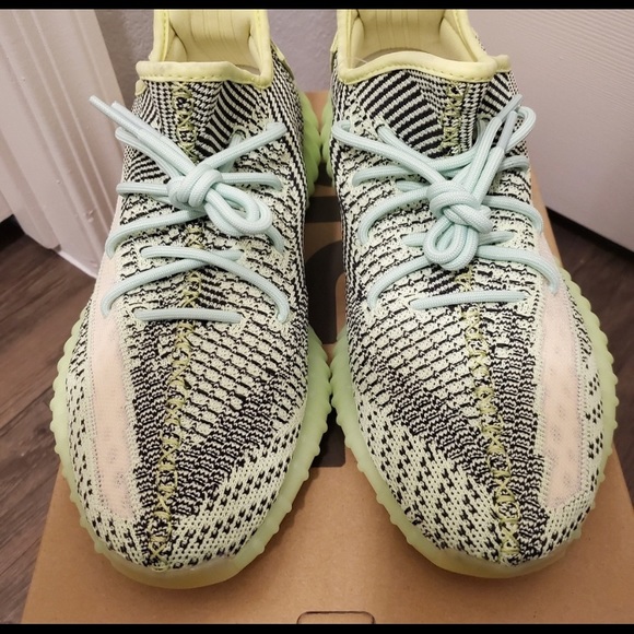 Yeezy Boost 350 V2 Yeezreel  size 11 - Picture 3 of 5